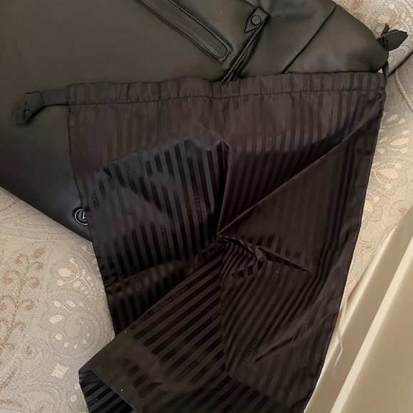 NWT VS Large Puffer Tote/ Black - Picture 7 of 7